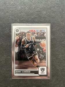 2023-24 Panini Premium Stock NBA Hoops Dennis Schröder Brooklyn Nets #153 - Bild 1 von 2