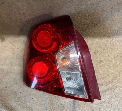 04 05 06 07 08 Luz trasera para conductores Suzuki Forenza LH Luz trasera OEM Foto 1 de 2