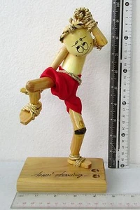 DIVERTIDAS figuras de boxeo de madera de Muay Thai soporte para lápiz y lápiz 100% HECHAS A MANO 9 pulgadas - Imagen 1 de 2