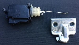 Holden Commodore VT VX sedan Executive Acclaim BOOT LOCK RELEASE remote actuator - Picture 1 of 4