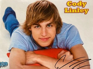 Cody Linley, Kevin Jonas, Double Full Page Vintage Pinup - Bild 1 von 2
