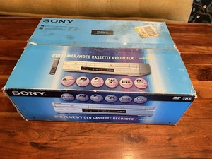 Nuovo Sony Lettore DVD Videoregistratore SLV-D350P Telecomando, Manuale, Cavi - Foto 1 di 6