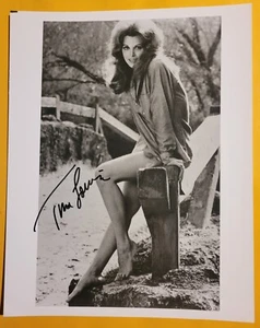 TINA LOUISE AUTOGRAPHED 8X10 PHOTO B - Picture 1 of 4