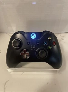 Black Xbob Day One 2013 Controller - Picture 1 of 3