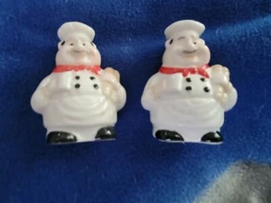 Pair Of Chef Italian Chefs Holding Bread Salt & Pepper Shakers - Picture 1 of 10
