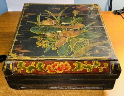 VINTAGE LACQUERWARE GIFT BOX WITH ANTIQUE CHINA CIRCA 1900s LARGE 16x16x8” - Изображение 1 из 4