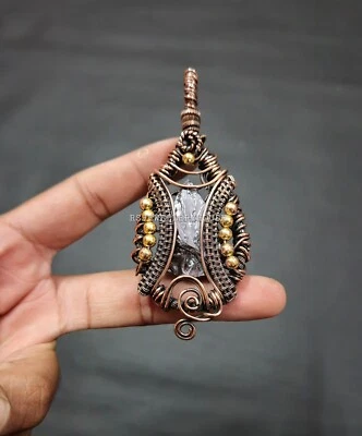 Colgante de gema en bruto de shungita envuelto en alambre de cobre colgante de regalo hecho a mano Foto 1 de 4