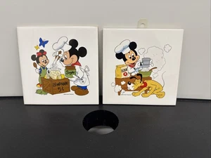 Paar Vintage Disney Mickey Mouse & Pluto Keramik Aufhänger Fliesenuntersetzer - Bild 1 von 4