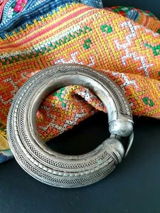 Old Yemeni Ornate Hand Made Silver Bangle (a) …beautiful collection & accent pie - Bild 1 von 8