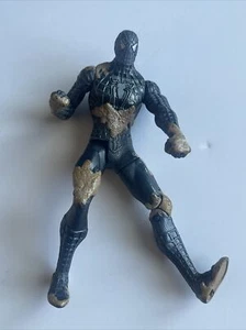 Figura de patada posable de 5"" Sand Battle Damaged Black Spiderman Hasbro 2006 - Imagen 1 de 6