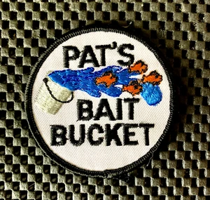 CUBO CEBO PAT'S BORDADO COSER SOLO PARCHE PESCA CEBO CUBO 3" NOS - Imagen 1 de 2