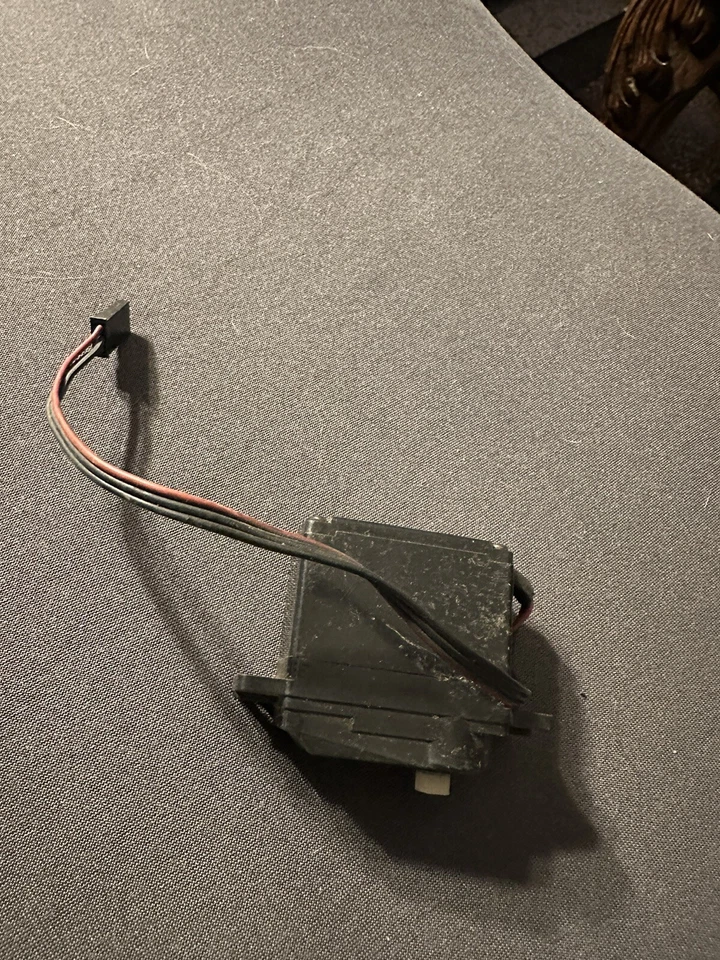 Airtronics 94635 Servo - Image 1 of 3
