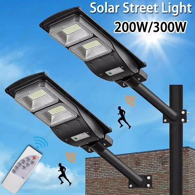 LED Solar Straßenlaterne mit Bewegungsmelder Sensor Straßenlampe Außen Strahler - Bild 1 von 4