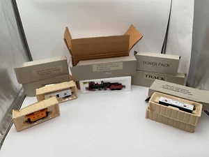 Bachmann Hong Kong HO Union Pacific 4-4-0. #119 4 Cars power pack and track NOS - Picture 1 of 9