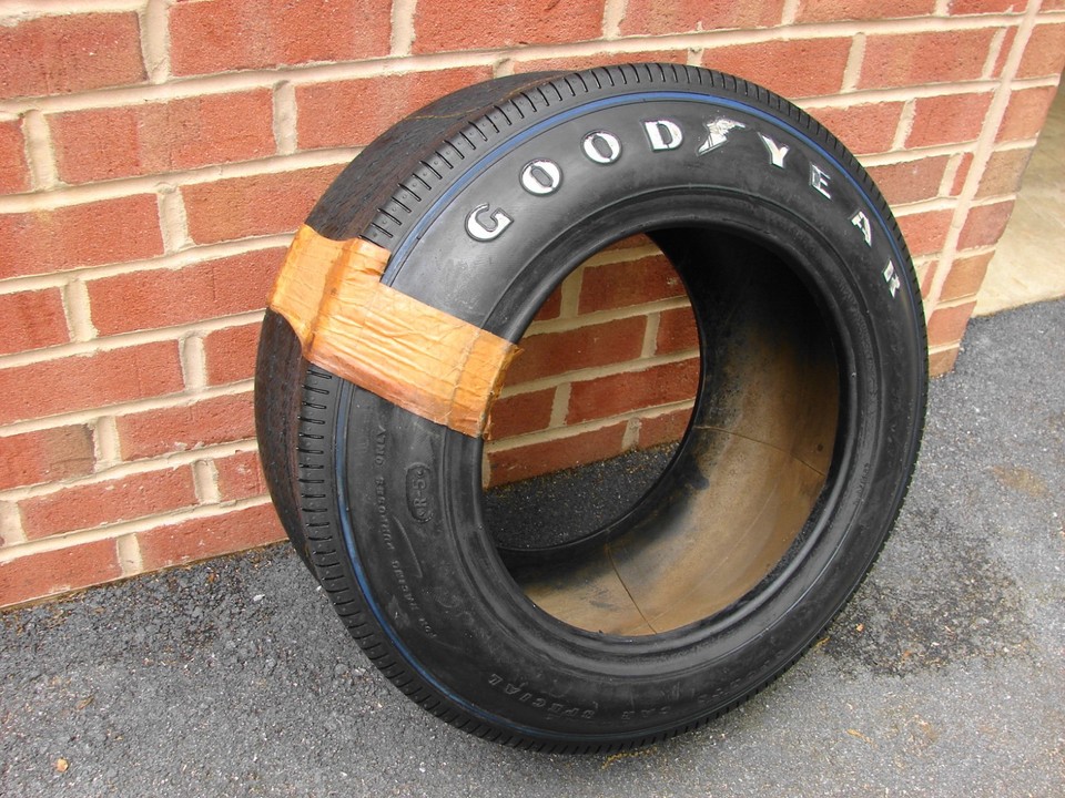 VINTAGE GOODYEAR BLUE STREAK SPORTS CAR SPECIAL 5.50/9.20-14 TIRE 