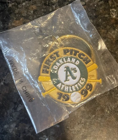 Oakland Athletics A's Metal Key Chain Ring MLB License Baseball FIRST PITCH 1999 Cover