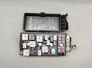 2008 Saturn Aura Fuse Box Relay Junction Block 2.4L 25883019 - Picture 1 of 4