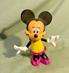 Disney/Mattell 2011 W5116 Estatuilla de Minnie Mouse con Zapatos y Vestido Extraíbles - Imagen 1 de 4