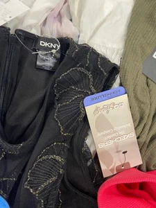 Lotto all'ingrosso abbigliamento donna, DKNY, MARCA FORTUNATA, 13 articoli, prezzo al pubblico consigliato $813 - Foto 1 di 10