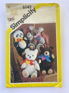 Stuffed Animals Sewing Pattern, Simplicity 6142, Bear Plushes, Uncut, 1980s - Picture 1 of 2
