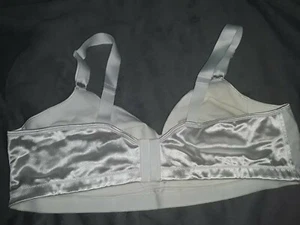 Satiny Just My Size Perfect Lift Wire Free Bra Size 44C White Seamless JMS 1212 - Picture 1 of 6
