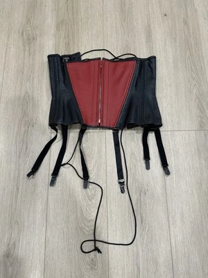 Corsé vintage de cuero tormentoso rojo negro talla XL correas de liga deshuesadas Foto 1 de 4