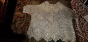 ANTIQUE VICTORIAN GRAPE & VINE MOTIF GIRLS SILK HAND EMBROIDERED BED JACKET - Picture 1 of 11