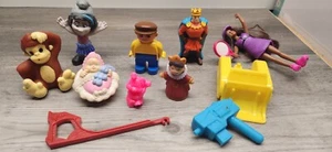 Miscellaneous Plastic Figurines Vintage And Not - Picture 1 of 2
