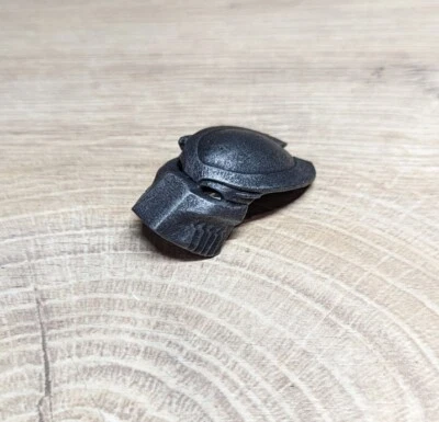 Máscara de depredador oscuro personalizada escala 1/12 SIN LED ***HECHA A PEDIDO*** Foto 1 de 4