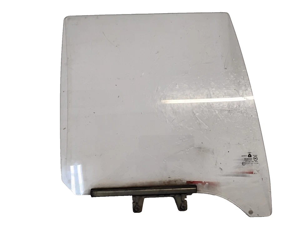 Cristal puerta trasera derecha Hyundai Excel 4 puertas: 1990, 1991, 1992, 1993, 1994 Foto 1 de 4