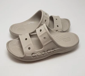 Neu ohne Karton Unisex Crocs Baya kultige bequeme beige hellbraune wasserdichte Sandalen Größe 7M 9W - Bild 1 von 7