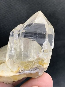 490 Carats Beautiful Water Clear Quartz Specimen. - Picture 1 of 11