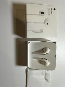 Apple EarPods with Lightning Connector In Ear Canal Headset - White - Photo 1 sur 5