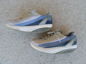 Zapatos para caminar MBT ""PIA"" de malla gris y azul balancín tonificante. Mujer 9 (39,5 euros) - Imagen 1 de 6