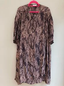 ABITO MASAI + SLIP 6/8 OVERSIZE SCIOLTO NERO E STAMPA PIUMA LATTE PREZZO CONSIGLIATO £159 NUOVO CON ETICHETTE - Foto 1 di 3