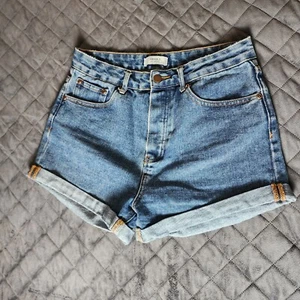 Forever 21 Size 27 Jean Shorts Cuffed High-Rise Stretch Pockets Reg Wash Blue - Picture 1 of 8