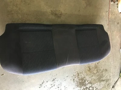 Subaru Impreza WRX 2002 2003 sedán cojín de asiento trasero inferior OEM 02 03 Foto 1 de 4