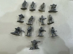 Vintage Lot Of 13 1960’s Mini Giant Brand Plastic Spacemen Various Condition. - Picture 1 of 4