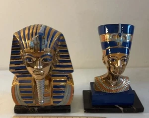 12 Zoll große König Tut & Nofretete Keramik Büsten auf zusätzlichen Marmorsockeln - Bild 1 von 9