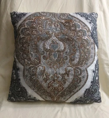 "Almohada embellecida Hotel Collection plata oro cuentas cachemira 15""x16""" Foto 1 de 4