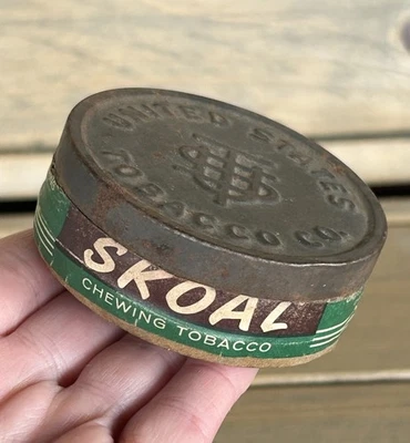 Lata de tabaco para mascar SKOAL de colección años 60 United States Tobacco Co empaquetada 19 de diciembre Foto 1 de 4