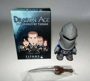 FIGURAS DE VINILO TITANES DRAGON AGE THE HEROES OF THEDAS GRIS WARDEN - Imagen 1 de 1