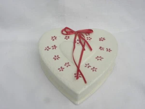 Vtg Handmade? Off-White Ceramic Heart-Shaped Candy/Chocolate Dish or Trinket Box - Picture 1 of 12