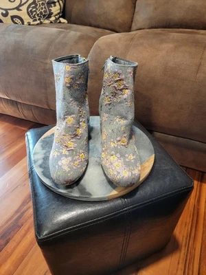 Botín tobillo alto brocado tapiz floral para mujer Zigisoho Nydia, talla 10 Foto 1 de 4