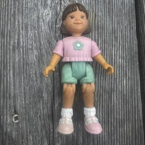 ‘98 Hispanic Girl Pink Daisy Shirt W Shorts Fisher Price Loving Family Dollhouse - Picture 1 of 5