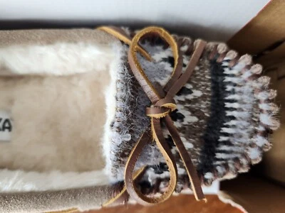 MUJER *ZAPATILLA TRAMPA PLUG PUNTO MINNETONKA BRITT* COLOR~CACAO TALLA 6 M Foto 1 de 4