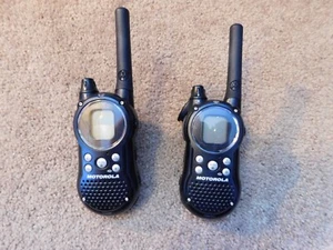 Juego de 2 walkie-talkies de radio de 2 vías Motorola TALKABOUT T9500XLR - sin cargador - Imagen 1 de 11