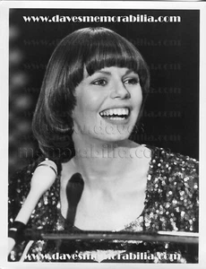 ABC Vintage Photo, The Captain and Tennille, Toni Tennille, Mondays, 1976 - Picture 1 of 2