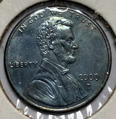 2000 D Lincoln Cent Penny Missing Copper Plating.  Very little copper showing. - Image 1 of 4