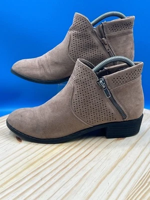 Bass Maggie Ankle Bootie Women's Sz 7M Beige Leather Side Zip Round Toe - Image 1 of 4